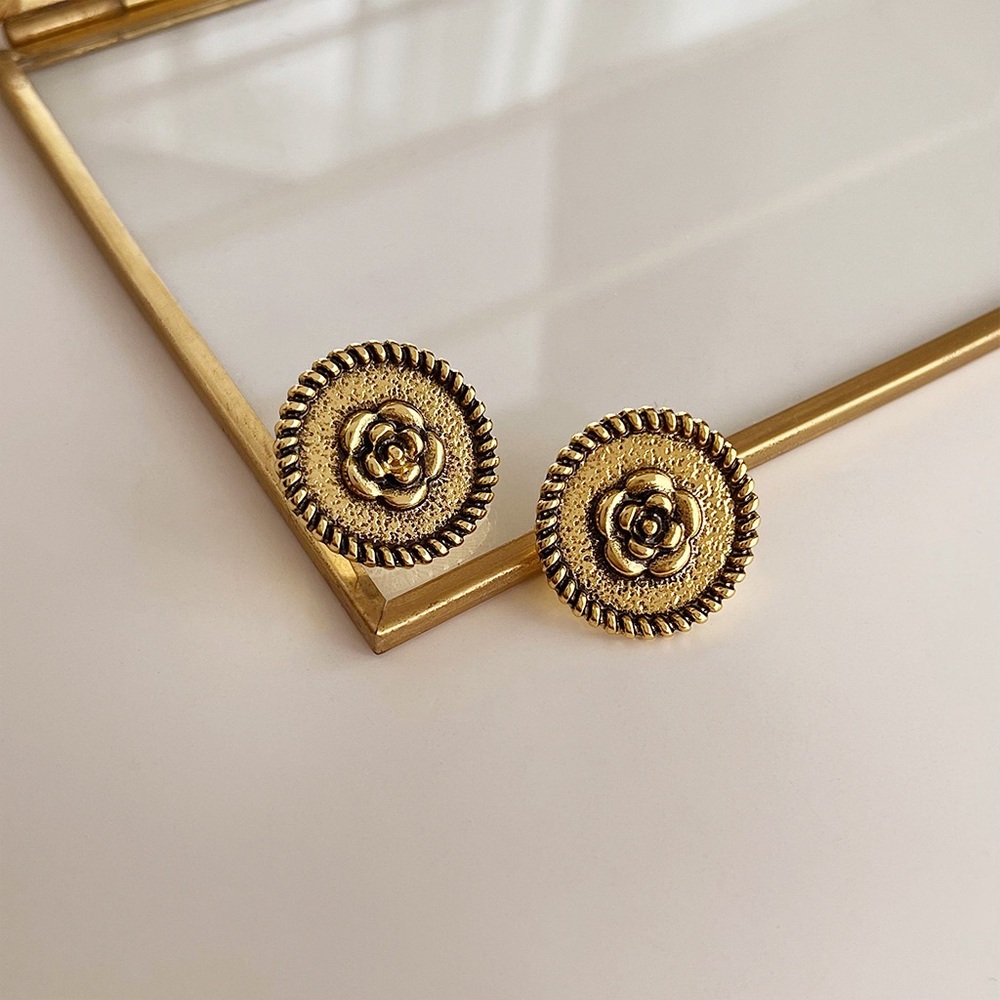 Vintage Antique Style Earrings With Silver Needle